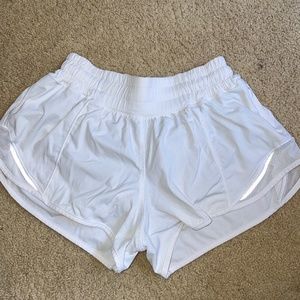 Lululemon shorty Hot Shorts II 2.5